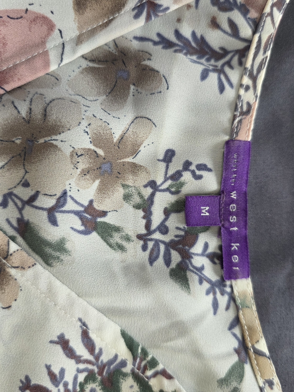 Floral V-Neck Blouse in Cream and Dusty Rose - Picture 3 of 3